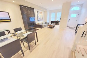 Dining - Modern - Parking - Metro 1/2 blk 99 Walk score Minutes to Capital, Museums and National Mall (Washington)