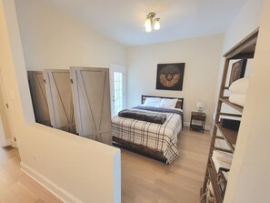 3 bedrooms, desk, iron/ironing board, travel cot