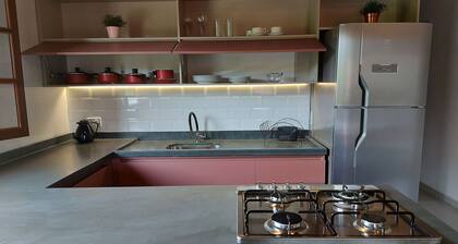 Sapeca - Cosy apart with kitchen, 50m from the Beach, Private Barbecue, AC, Wi-Fi, Netflix, pool