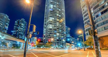 Spacious Two Bedroom/Two Bathroom Condo in Central Downtown Vancouver