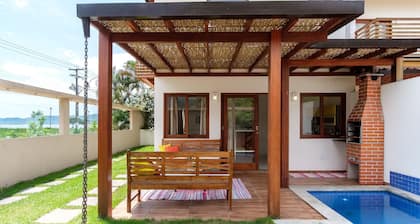 Safira House. Beautiful 3 suite house in front of the sea with private swimming pool and BBQ area