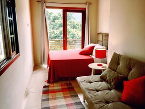 TV - Charming and cosy, near the beach, 3 suites, near old town, pool, BBQ, WiFi, Netflix (Paraty)