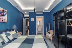 2 多间卧室、客房内保险箱、办公桌、熨斗/熨衣板