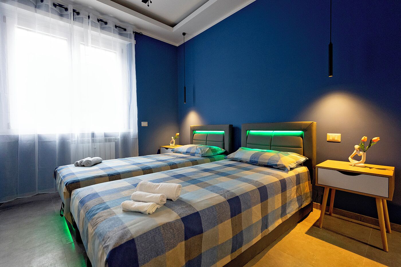 2 bedrooms, in-room safe, desk, iron/ironing board
