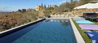 Swimming pool,Sauna,Jacuzzi,Barbecue,A/C,Billiards,WiFi,5minutes from the sea and downtown
