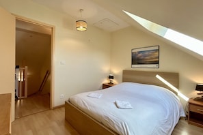 1 chambre, fer et planche à repasser, draps fournis
