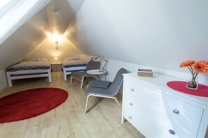 2 chambres, bureau, accès au Wi-Fi (inclus), literie fournie