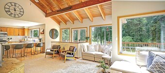 Come and enjoy our Cozy Coastal Cabin