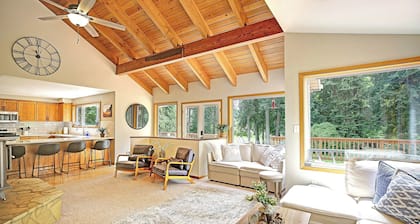Come and enjoy our Cozy Coastal Cabin