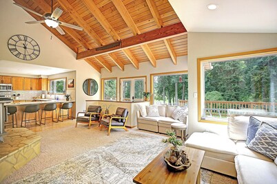 Come and enjoy our Cozy Coastal Cabin