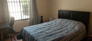 2 dormitoris, planxa i posts de planxar, wifi i roba de llit 