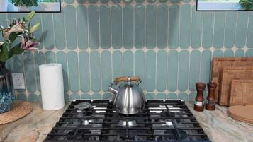 KylskÄp, ugn, spishÀll och diskmaskin