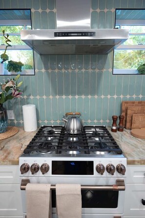 Réfrigérateur, four, plaque de cuisson, lave-vaisselle