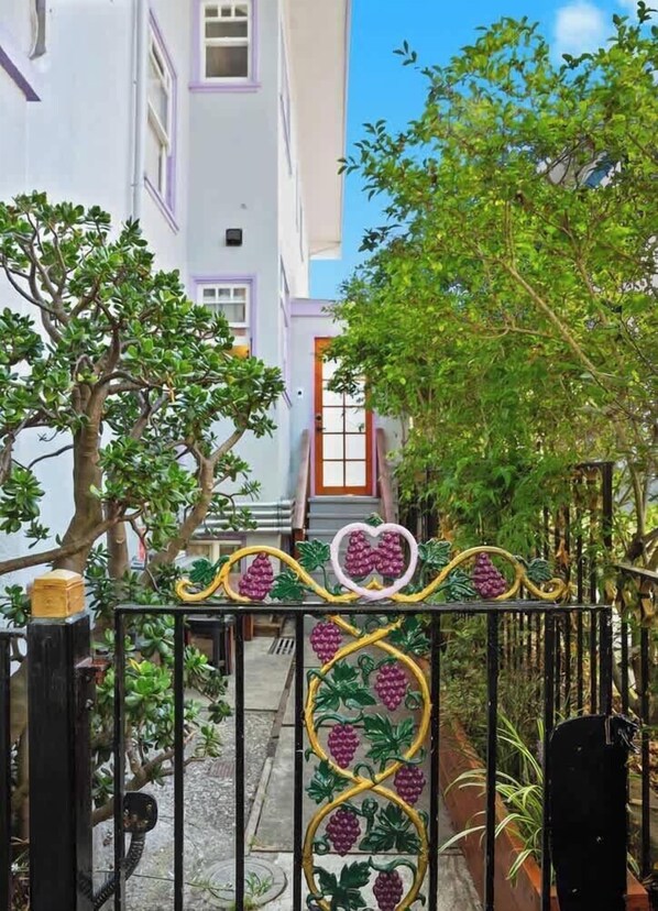 Property grounds - Luxury Family Home Close to UC Berkeley (Berkeley)