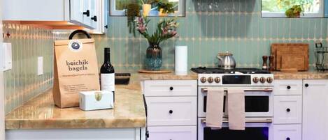 Réfrigérateur, four, plaque de cuisson, lave-vaisselle