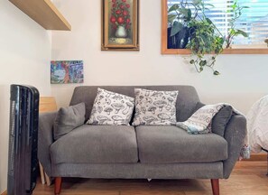 TV, fireplace, offices - Luxury Family Home Close to UC Berkeley (Berkeley)