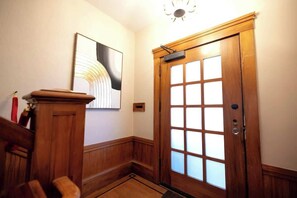 Interior - Luxury Family Home Close to UC Berkeley (Berkeley)