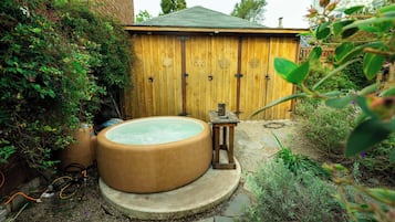 Tina de hidromasaje al aire libre