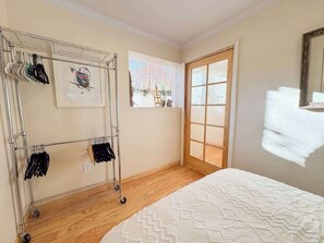 3 chambres, fer et planche à repasser, lit parapluie, Wi-Fi