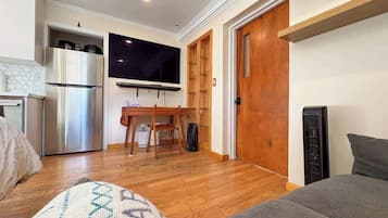 TV, fireplace, offices