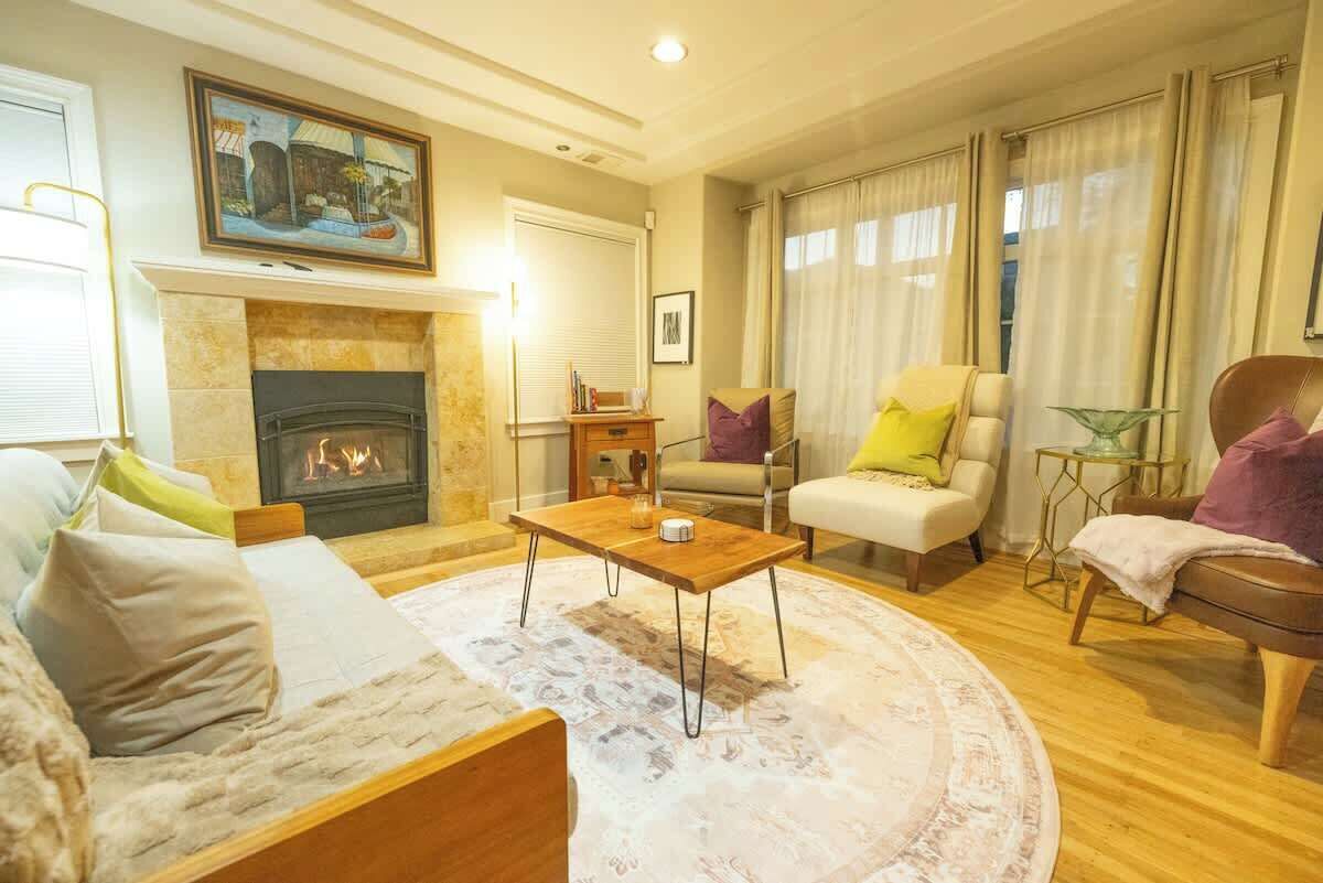 TV, peis, videospill og kontorer