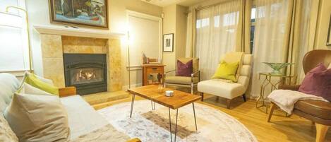 TV, peis, videospill og kontorer