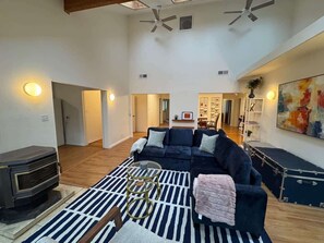 Unclassified image, 2 of 163, button