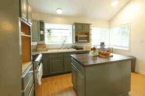 Unclassified image, 3 of 163, button