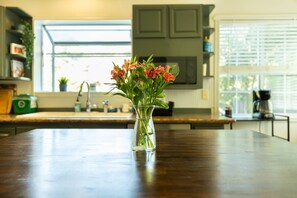 Unclassified image, 2 of 163, button