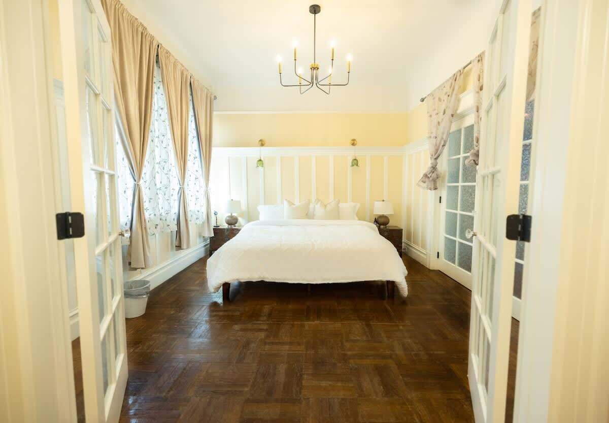 3 bedrooms, iron/ironing board, travel crib, WiFi