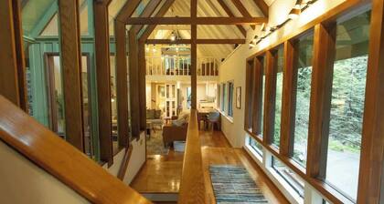 Redwood Treehouse Retreat Near Muir Woods w/ Deck