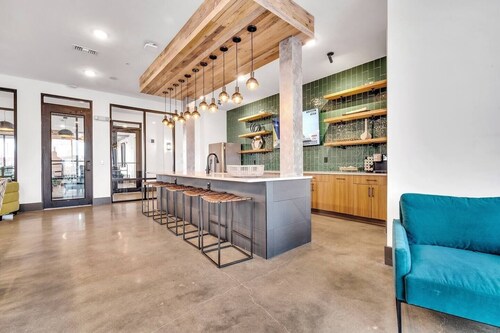 Mins➞Downtown/Med District★2Beds★2Baths★Fully Stocked★24hr Gym★3TVs