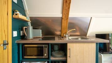 Fridge, microwave, stovetop, coffee/tea maker