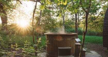Cosy Woodland Cabin with Hot Tub & Pergola