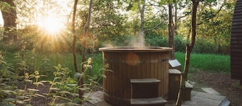 Cosy Woodland Cabin with Hot Tub & Pergola