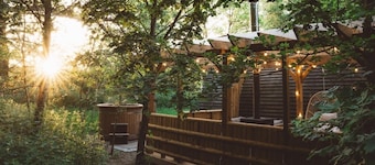 Cosy Woodland Cabin with Hot Tub & Pergola