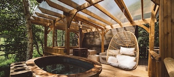 Superiore-Hot Tub-Cabina-Bagno privato con doccia