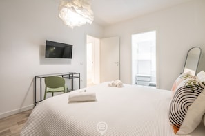 1 bedroom, desk, iron/ironing board, WiFi