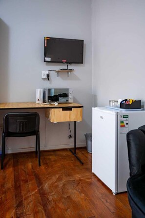 Comfort Double Room, Garden View | Private kitchen - Wilcocks85 guesthouse (Bloemfontein)