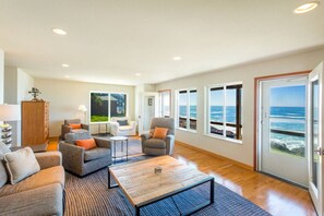 Smart-TV, Kamin, Videospiele, DVD-Player