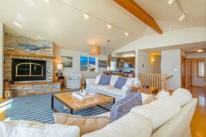 Smart-tv, een open haard, videospelletjes en een tafeltennistafel