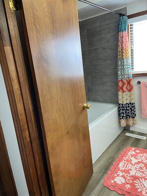 Shower, hair dryer, towels, soap - Temple Place Duplex located in Vernal, in town, 6 bedrooms, great for families (Vernal)