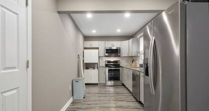 Amazing 3bd Troostwood Home in Kansas City, MO near most attractions!