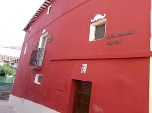 Front of property - Riojania Slow (Santa Eulalia Bajera)