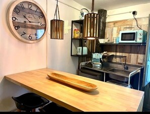 Romantic Studio | Individually decorated, desk, laptop workspace, free WiFi