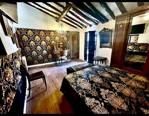 Individually decorated, desk, laptop workspace, free WiFi - Riojania Slow (Santa Eulalia Bajera)