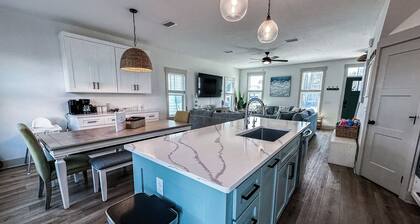 FREE Heated Pool! Sleeps 14 w/ Game Room! Close to Pier Park, Beaches & 30A!