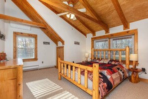 6 dormitorios, escritorio, tabla de planchar con plancha y cuna de viaje