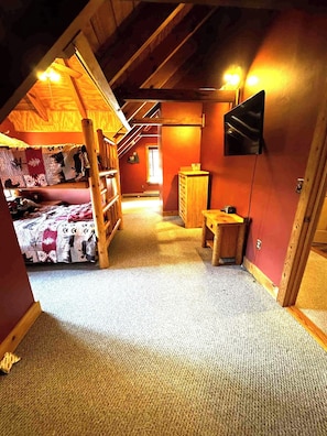 6 bedrooms, desk, iron/ironing board, free WiFi