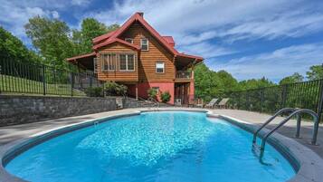 Piscina a l'aire lliure i piscina climatitzada
